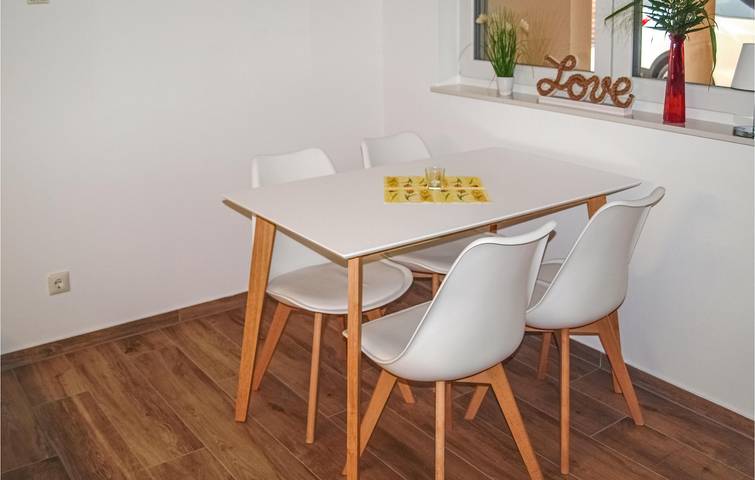 Ganze Ferienwohnung, Apartment mit Meerblick, 2,5 km vom Strand entfernt, mit Parkplatz in Barth, Vorpommern-Rügen
