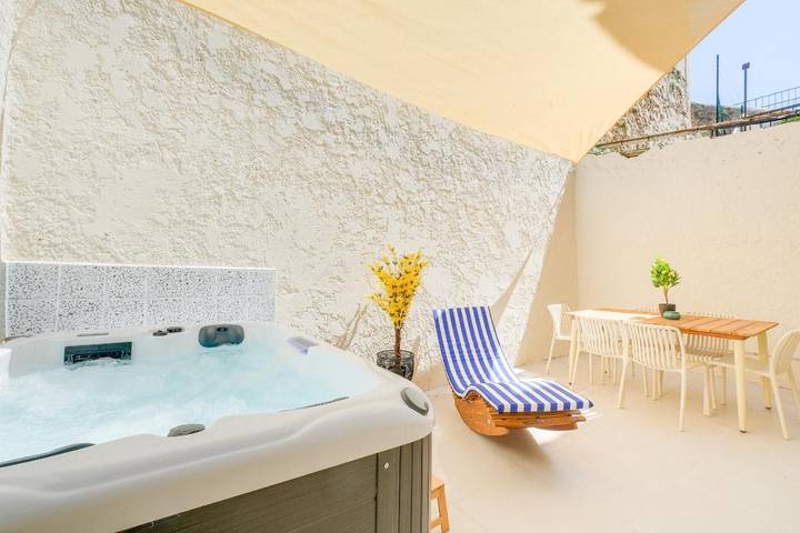 Gîte pour 7 personnes, avec terrasse et jacuzzi, animaux acceptés dans Vauban