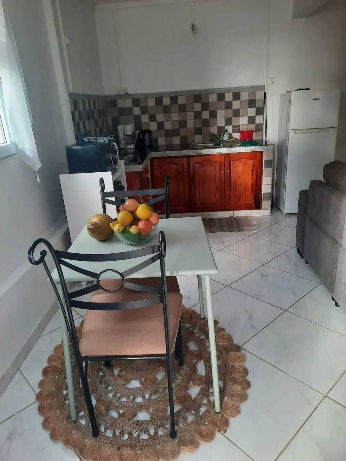 Apartamento entero, Apartamento cómodo con vistas al mar in Gros-Morne, Martinica
