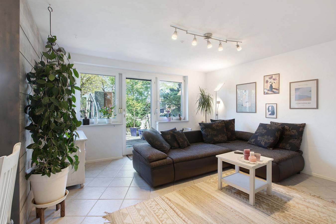 Ganze Wohnung, Ruhige Ferienwohnung mit Fitnessraum, E-Auto-Ladestation, privater Terrasse & schnellem Wlan in Rheinfelden (Baden), Südschwarzwald