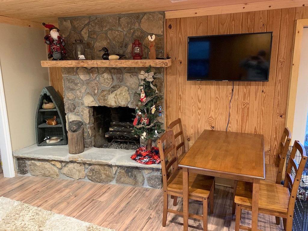 * Neue Liste * Douglas Lake Front Cabin Retreat mit Bootsrampe und eigenem Dock in Douglas Lake