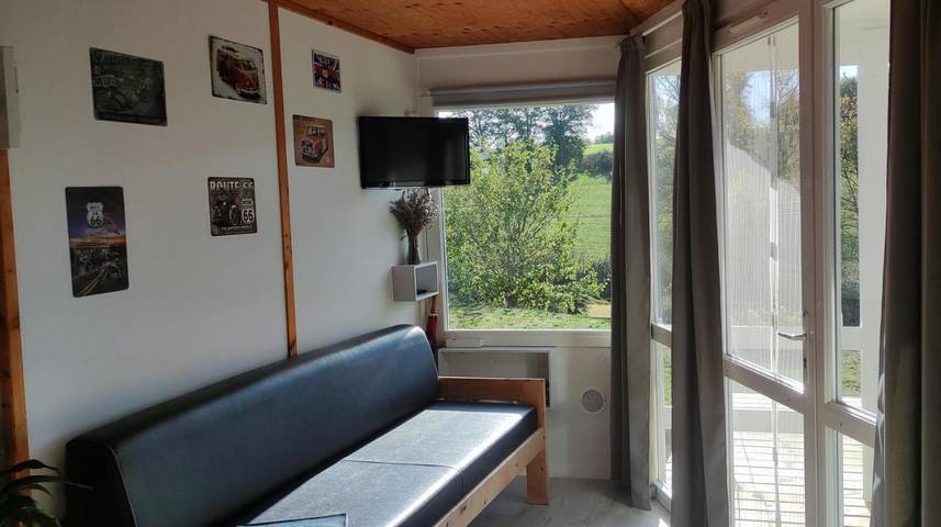 Gîte pour 4 personnes, avec terrasse ainsi que piscine et vue à Saint-Beauzire - 4