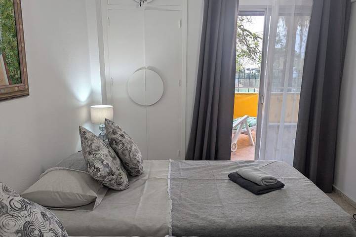 Appartement entier, À distance de marche de la magnifique baie en fer à cheval de La Herradura in La Herradura, Almuñecar