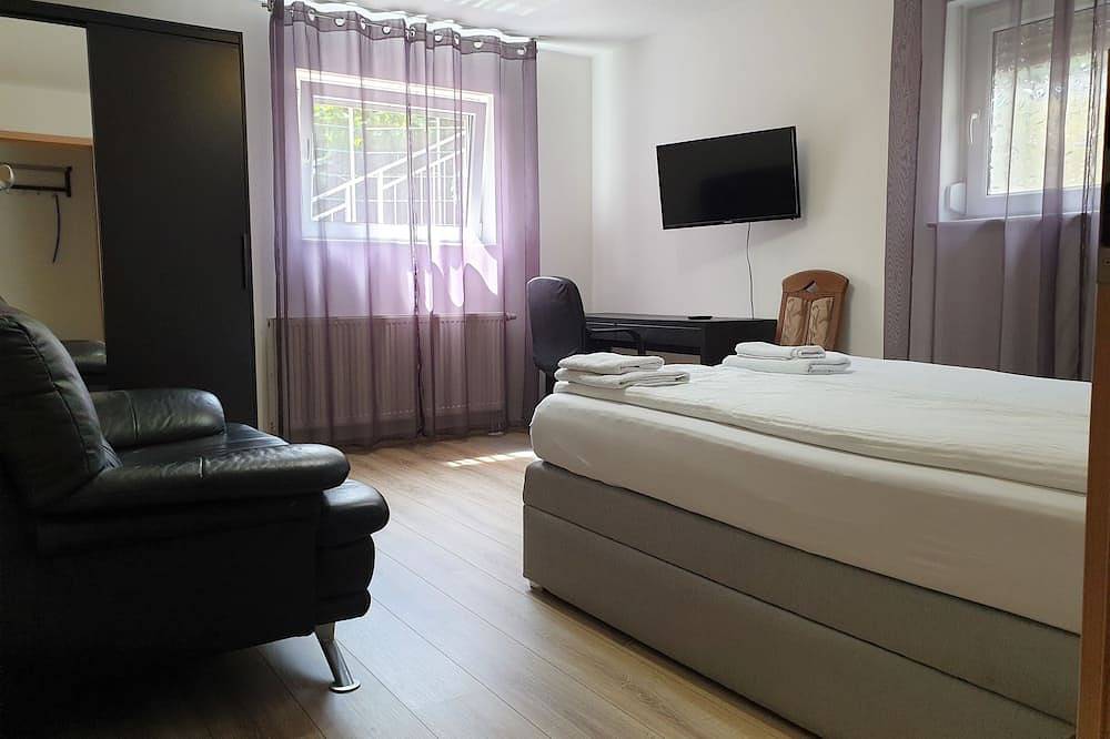Ganze Wohnung, Moderne Ferienwohnung am Bodensee mit 6km Luftlinie zum See. in Meckenbeuren, Region Bodensee-Oberschwaben