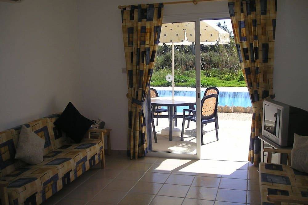 Villa con 3 camere da letto a bordo piscina a Kato Paphos, Cipro con terrazza panoramica e connessione Wi-Fi gratuita in Pafo, Sud di Cipro