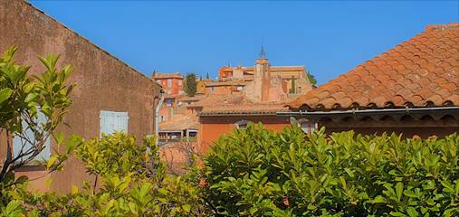 Gîte pour 4 personnes, avec terrasse et jardin, animaux acceptés à Roussillon