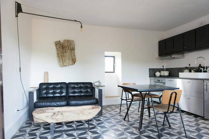 Location de vacances pour 2 personnes, avec terrasse ainsi que jardin et piscine à Belvézet - 3