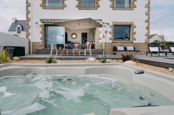 La Perle, maison 6 p, vue sur mer 180, jacuzzi in Lesconil, Plobannalec-Lesconil