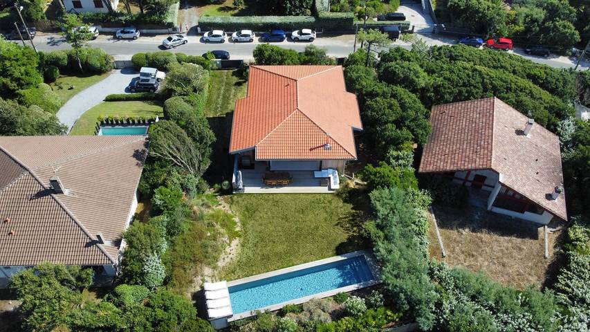 Gîte pour 10 personnes, avec piscine ainsi que balcon et jardin dans Plage Centrale Hossegor