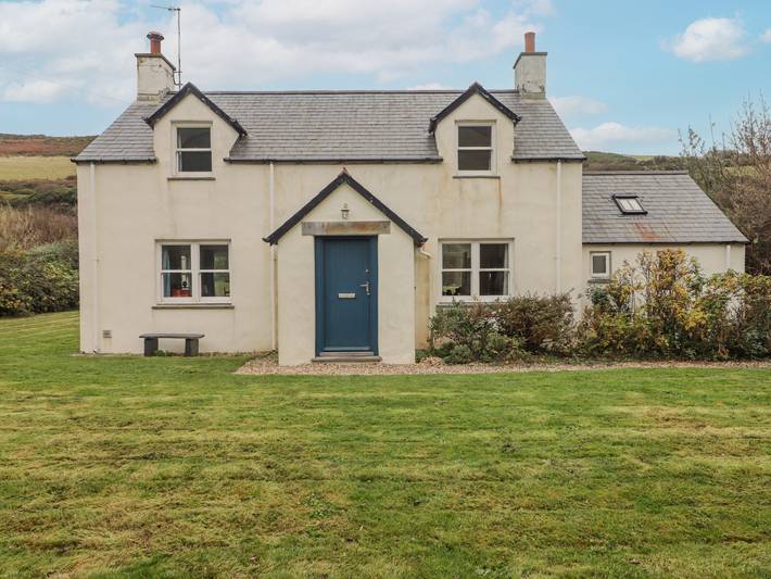 Glamping for 6 people, with garden in Pembrokeshire