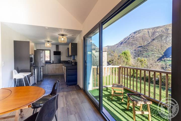 Gîte pour 12 personnes, avec jardin à Sazos - 2