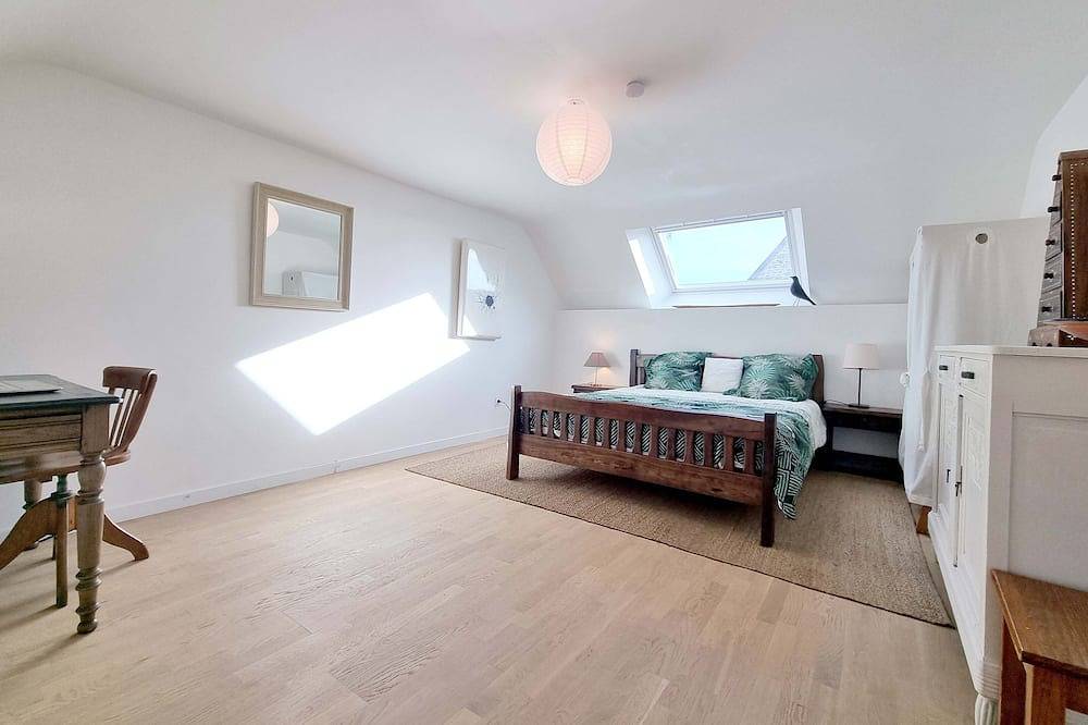 Maison Comfortable et Conviviale Avec de Beaux Espaces in Locoal-Mendon, Côte des Mégalithes