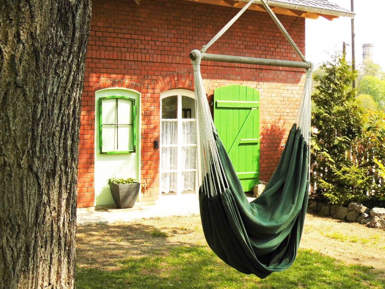 Ganze Ferienwohnung, Bahnhof Droyßig - Übernachten im Denkmal - Bahnhäuschen mit Dusche, Bad und Wc in Droyßig, Saale-Unstrut