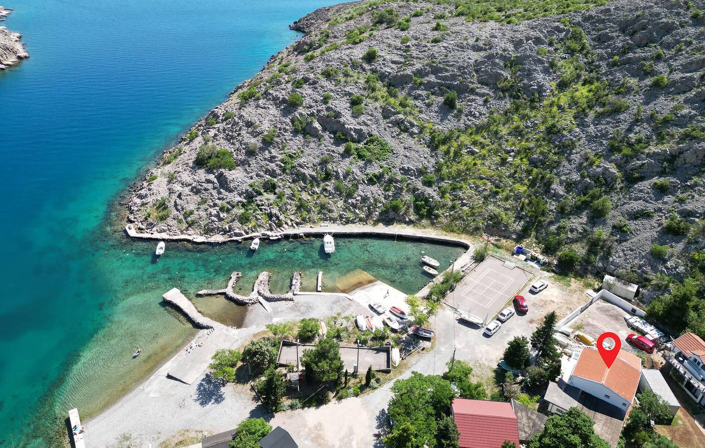 Geheel vakantieappartement, Appartement met zeezicht, wifi, terras en op 2,5 km van het strand in Cesarica, Velebit Nature Park