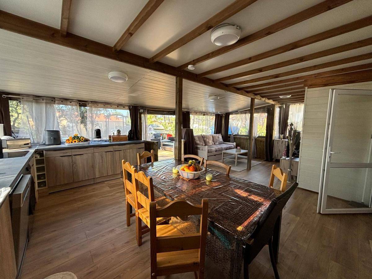 Le Chalet du Bonheur in Puget-sur-Argens, Côte méditerranéenne (France)