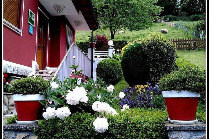 Cottage for 4 people, with garden and balcony as well as hot tub - 1