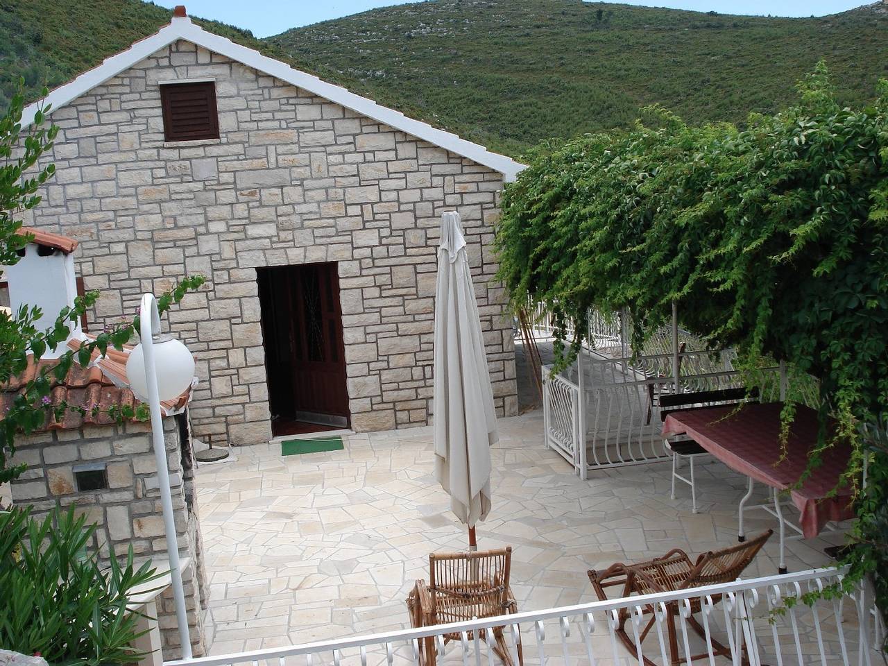 Fyrrumshus med terrass och utsikt över havet Vik Pribinja, Hvar K-15324 in Hvar City, Hvar