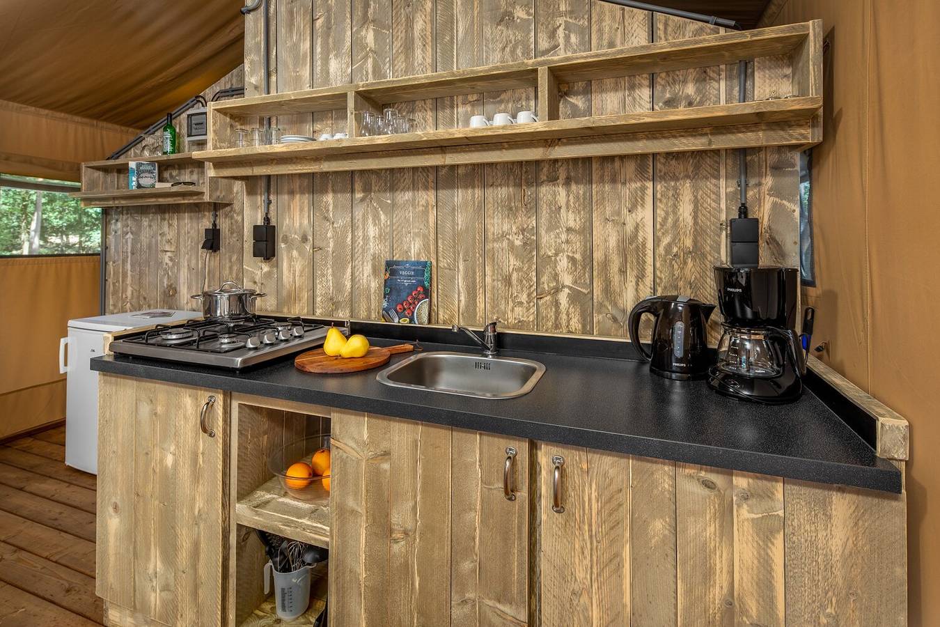 Wolfsven — Safaritent 6A in Mierlo, Noord-Brabant