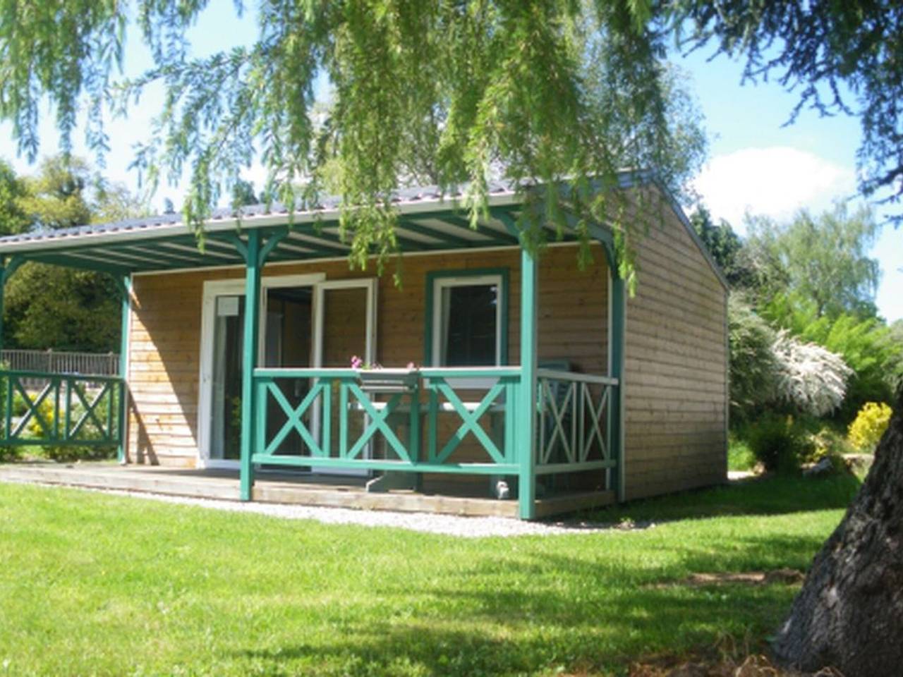 Chalet avec Terrasse pour 4 Pers. in Bieuzy, Région de Pontivy