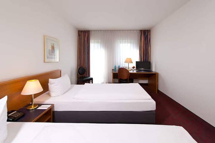 Contemporary Business Double Room with Modern Comfort in Griesheim (Hesse), Hesse du Sud