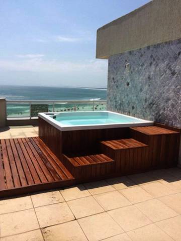 Gîte pour 15 personnes, avec vue ainsi que piscine et terrasse, animaux acceptés à Arraial do Cabo