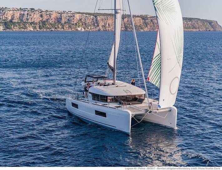 Bateau pour 8 personnes dans Port Pin Rolland