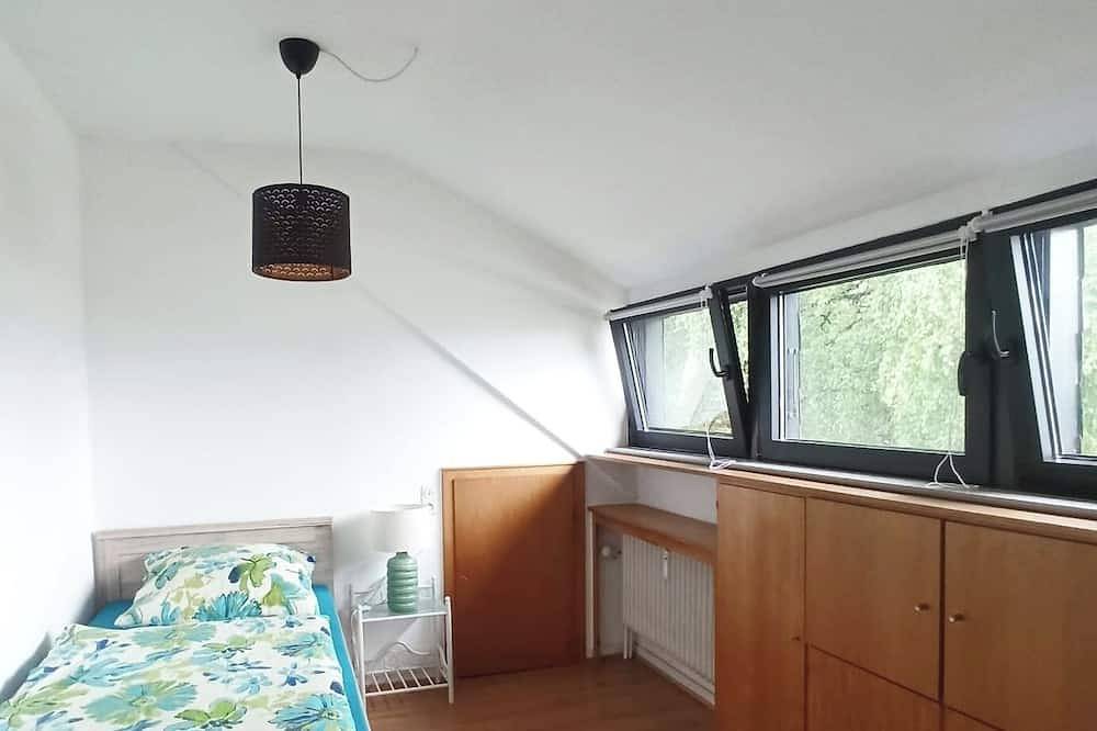 Ganze Wohnung, Gemütliche Ferienwohnung mit großer Dachterrasse in gehobener Wohngegend. in Halver, Märkischer Kreis