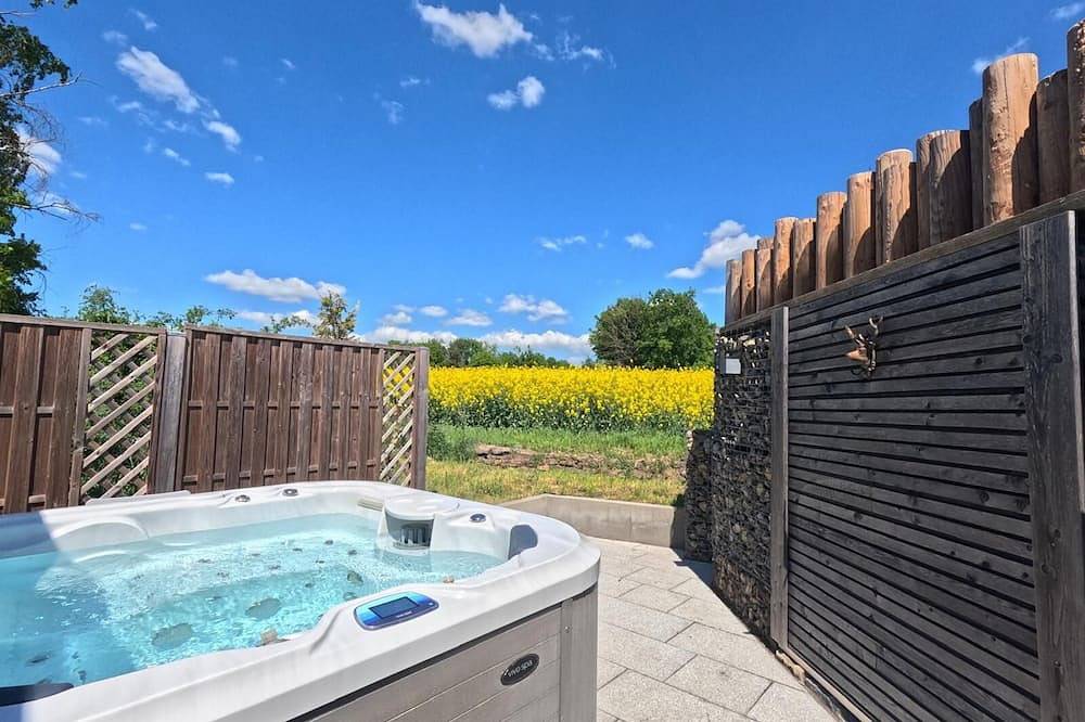 Muschel am Rhönstrand mit Whirlpool in Wartmannsroth, Rhön-Bayern