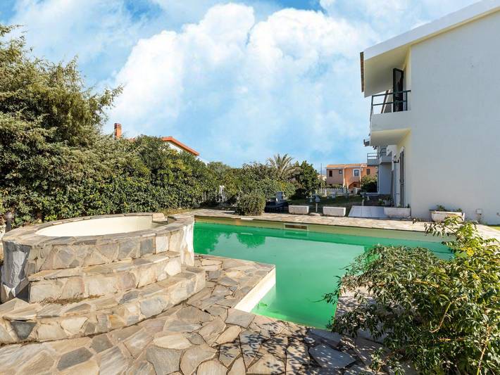Ferienwohnung für 4 Personen, mit Terrasse und Garten sowie Pool
