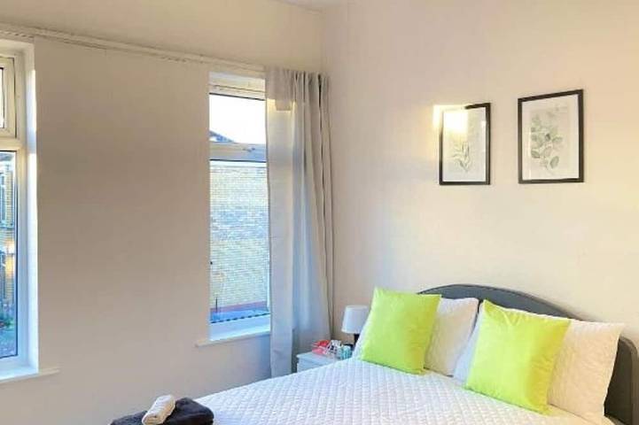 Kisobi Home Bedroom 1 in Kingston-upon-Hull, Yorkshire and the Humber