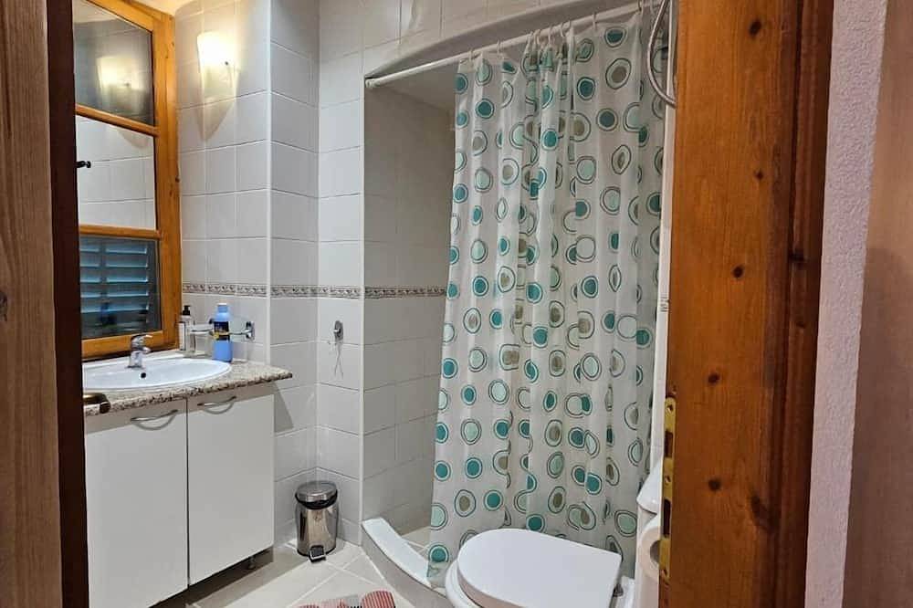 Ganze Wohnung, Charakter gut ausgestattet (links) Studio-Apartment im historischen Zentrum von Kotor in Kotor, Boka Kotorska