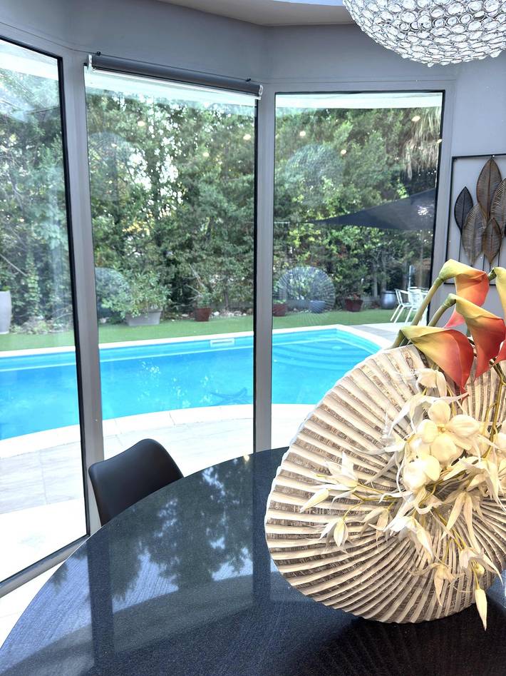 Villa for 13 people, with garden and pool, child-friendly in Marseille