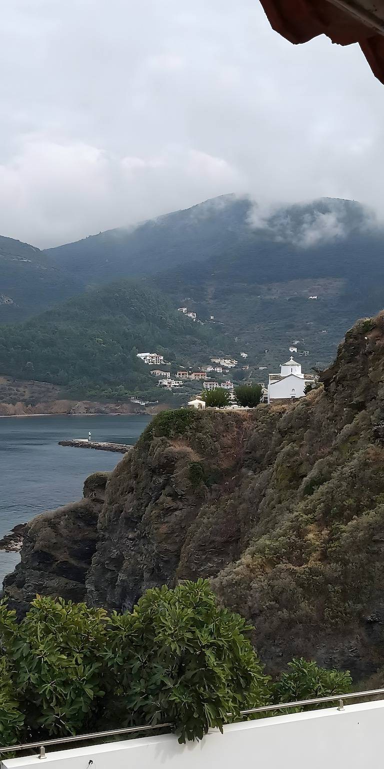Ganze Wohnung, Apartment „Waves Of Millos 1“ mit Meerblick, Wlan und Klimaanlage in Skopelos Stadt, Sporaden