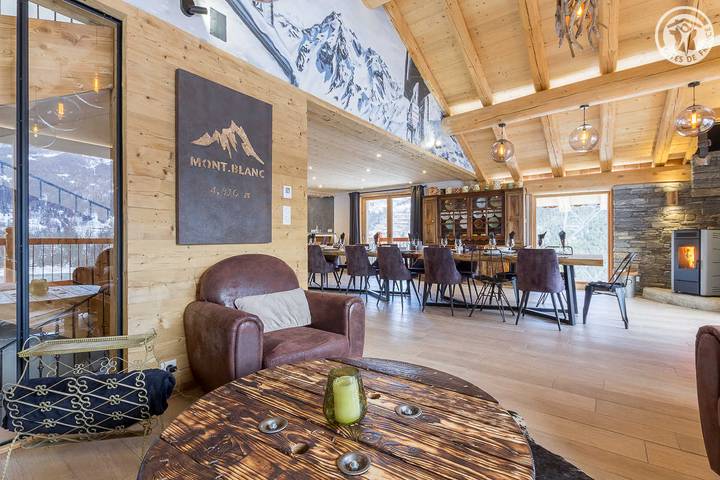 Gîte pour 15 personnes, avec Balcon et Terrasse ainsi que Jacuzzi et Sauna