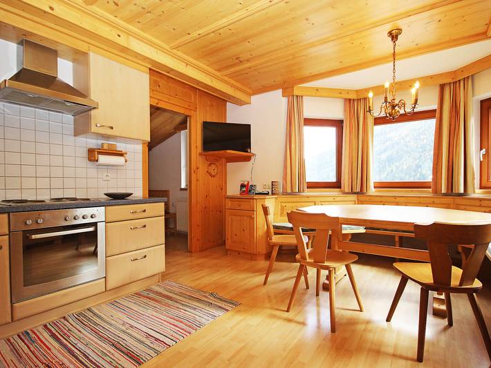 Ferienwohnung für 8 Personen, mit Balkon und Terrasse sowie Garten und Ausblick in Pettneu am Arlberg - 2