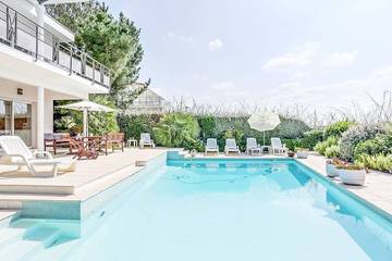 Location de vacances pour 10 personnes, avec balcon ainsi que piscine et jardin dans Plage du Courant