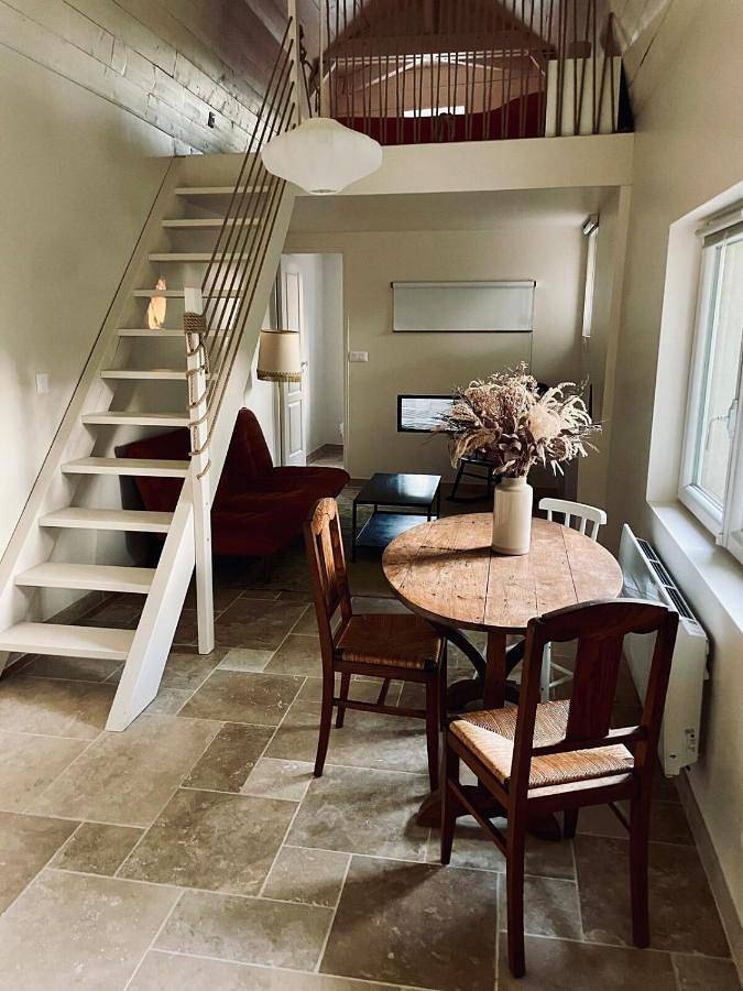 Gîte pour 4 personnes, avec jardin à Étriché