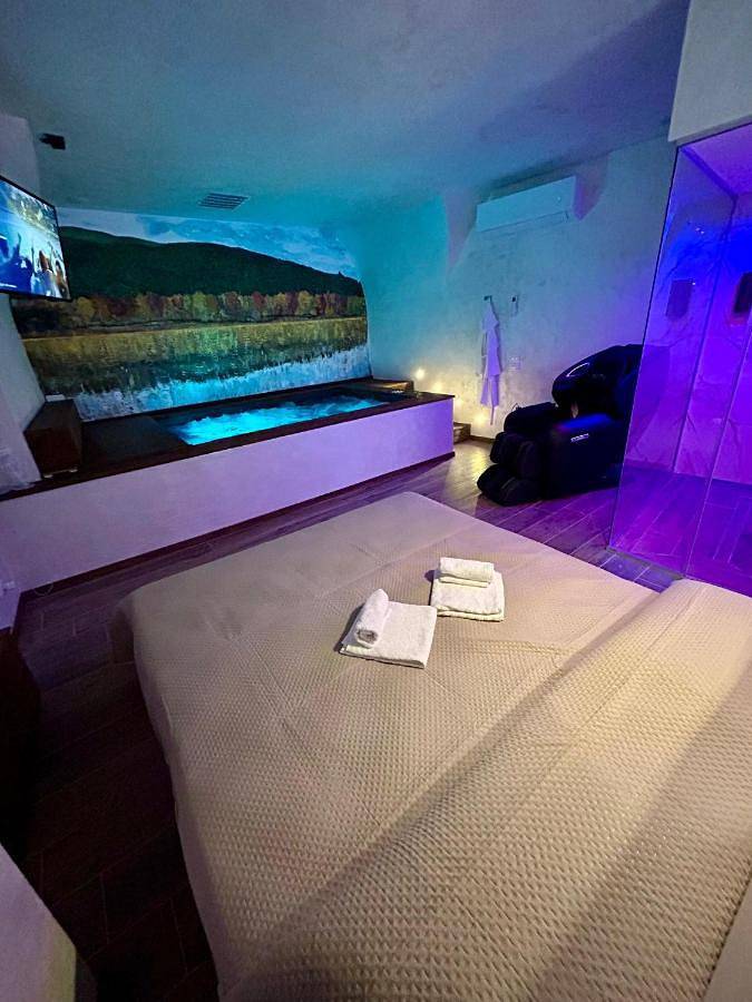 Chambre d’hôte pour 4 personnes, avec Balcon ainsi que Jacuzzi et Piscine à Biccari