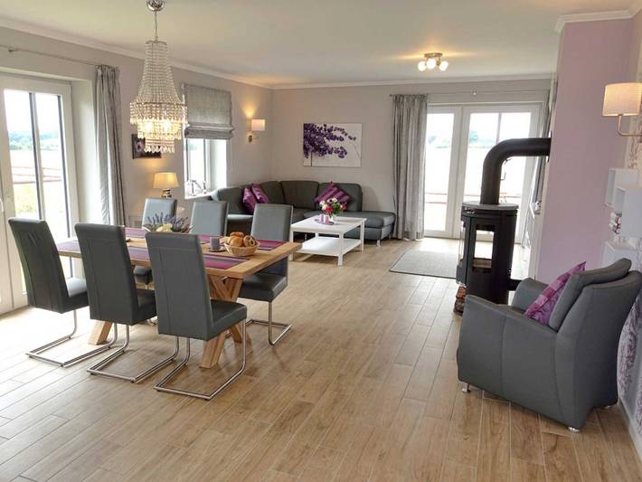 Ferienhaus für 6 Personen, mit Terrasse und Whirlpool sowie Garten und Sauna in Pommerby