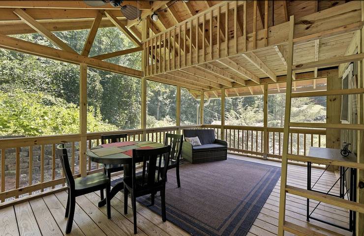 Log cabin for 4 people, with balcony and yard, with pets in Chimney Rock