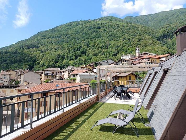 Gîte pour 5 personnes, avec terrasse et vue à Taceno