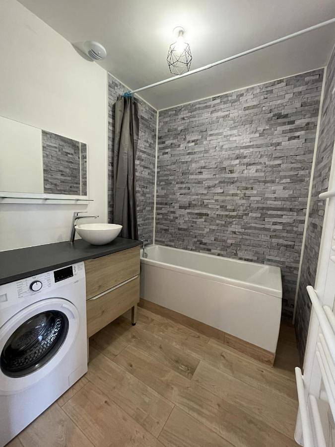 Appartement entier, Three-Bedroom Apartment in Noyen-sur-Sarthe, Sarthe