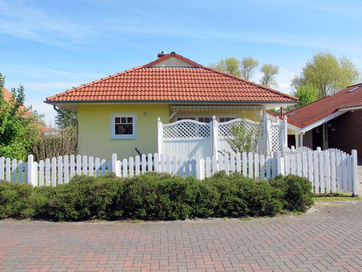 Ferienhaus für 6 Personen, mit Garten und Terrasse in Burhave