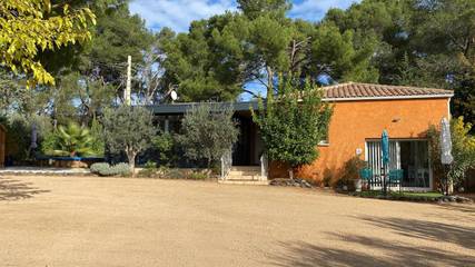 Cottage pour 2 personnes, avec jardin ainsi que vue et piscine à Clermont-l'Hérault