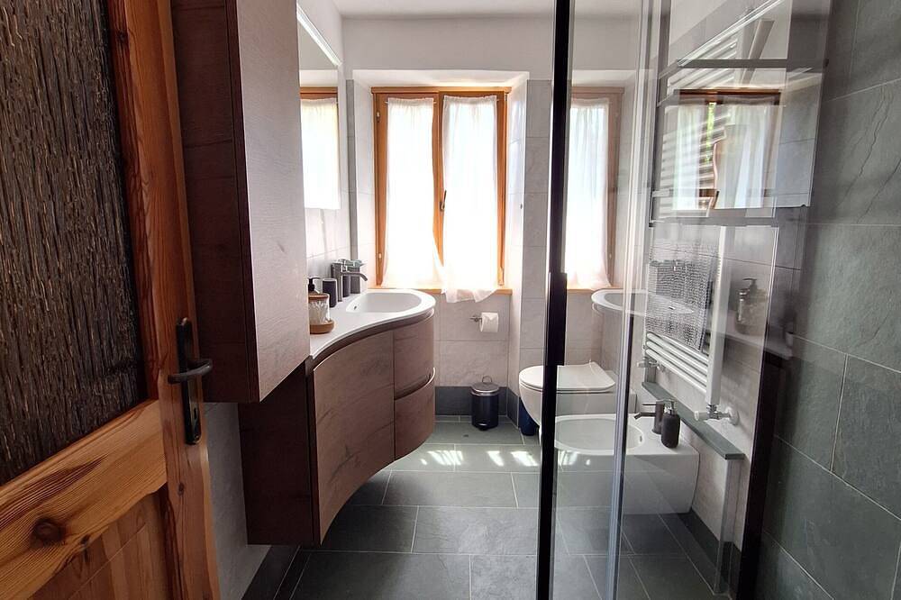 Appartamento intero, Appartamento sul Liro, per affitti brevi. Ideale per famiglie e amici. in Campodolcino (Borgo), Campodolcino