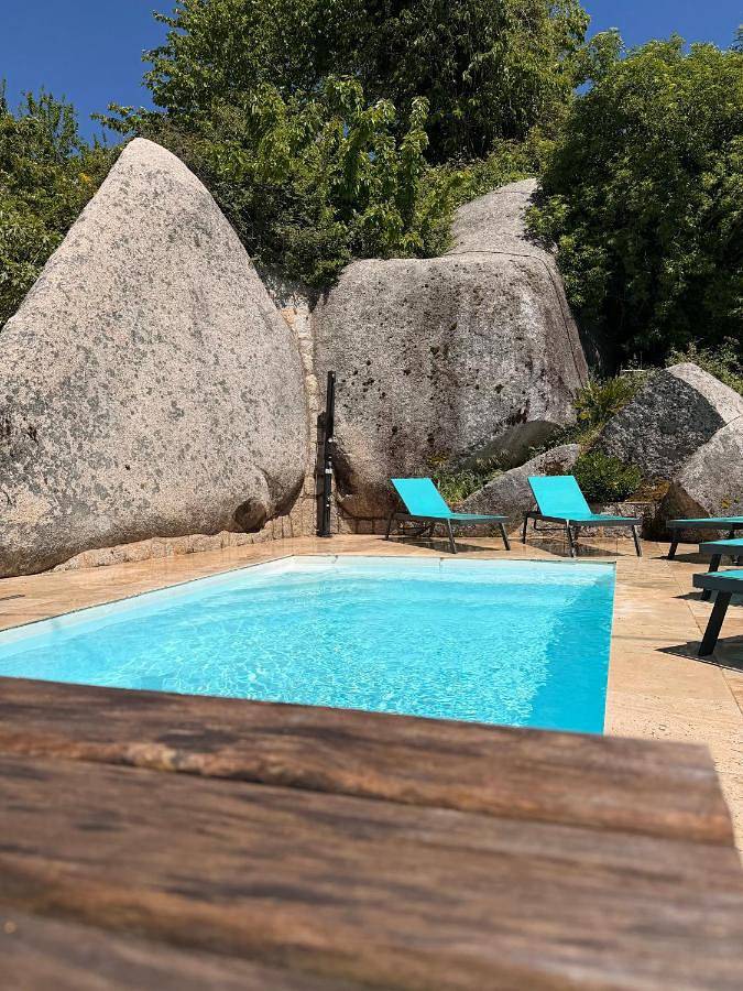 Hôtel pour 4 personnes, avec jardin et piscine, animaux acceptés
