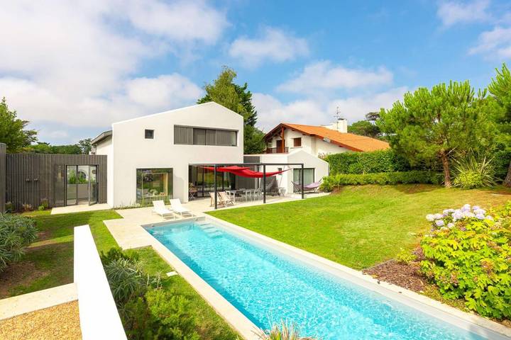 Location de vacances pour 12 personnes, avec terrasse ainsi que piscine et jardin dans Aguilera - 2