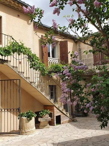 Gîte pour 8 personnes, avec jardin, animaux acceptés à Junas