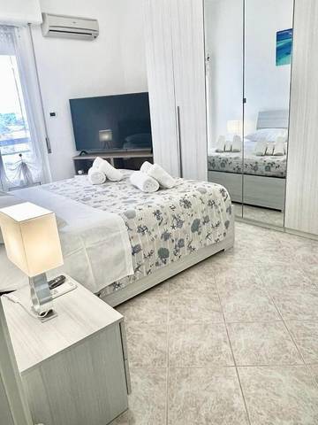 Ferienwohnung für 6 Personen, mit Balkon und Ausblick in Savona