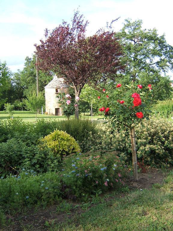 Gîte avec étang privé proches bastides in Martiel, Aveyron
